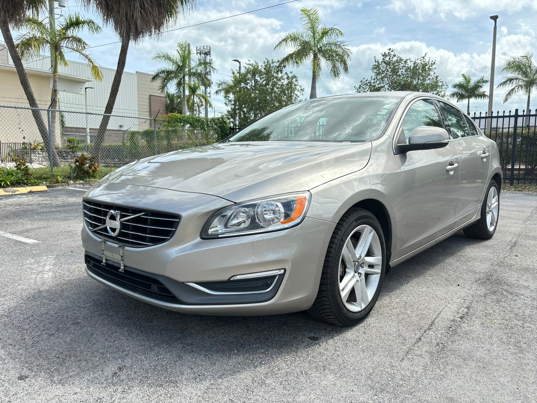 2015 Volvo S60 T5 rental sedan – front left angle view in Fort Lauderdale
