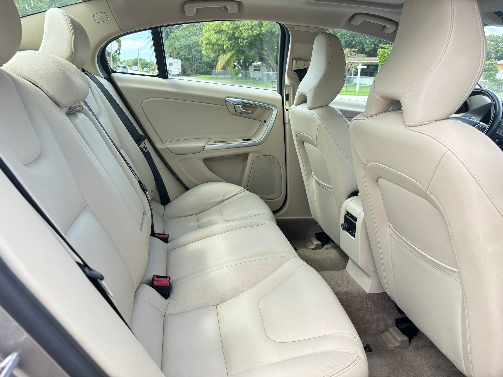 2015 Volvo S60 T5 interior – rear seats, spacious leather interior