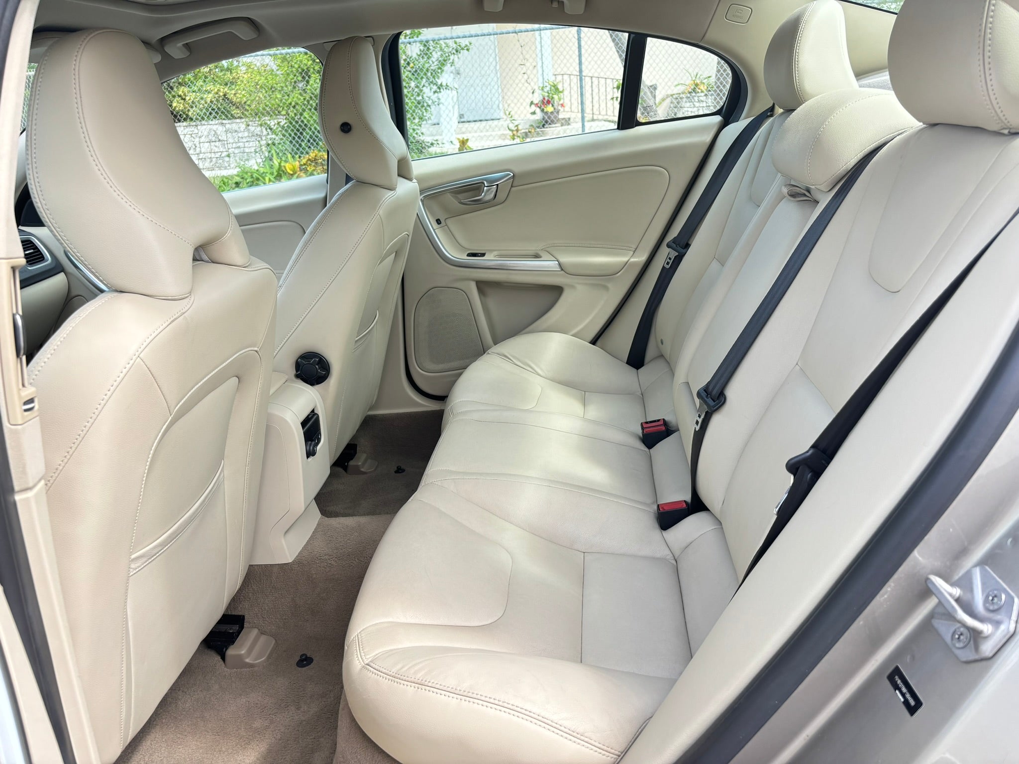 2015 Volvo S60 T5 interior – rear seating close-up, clean rental car