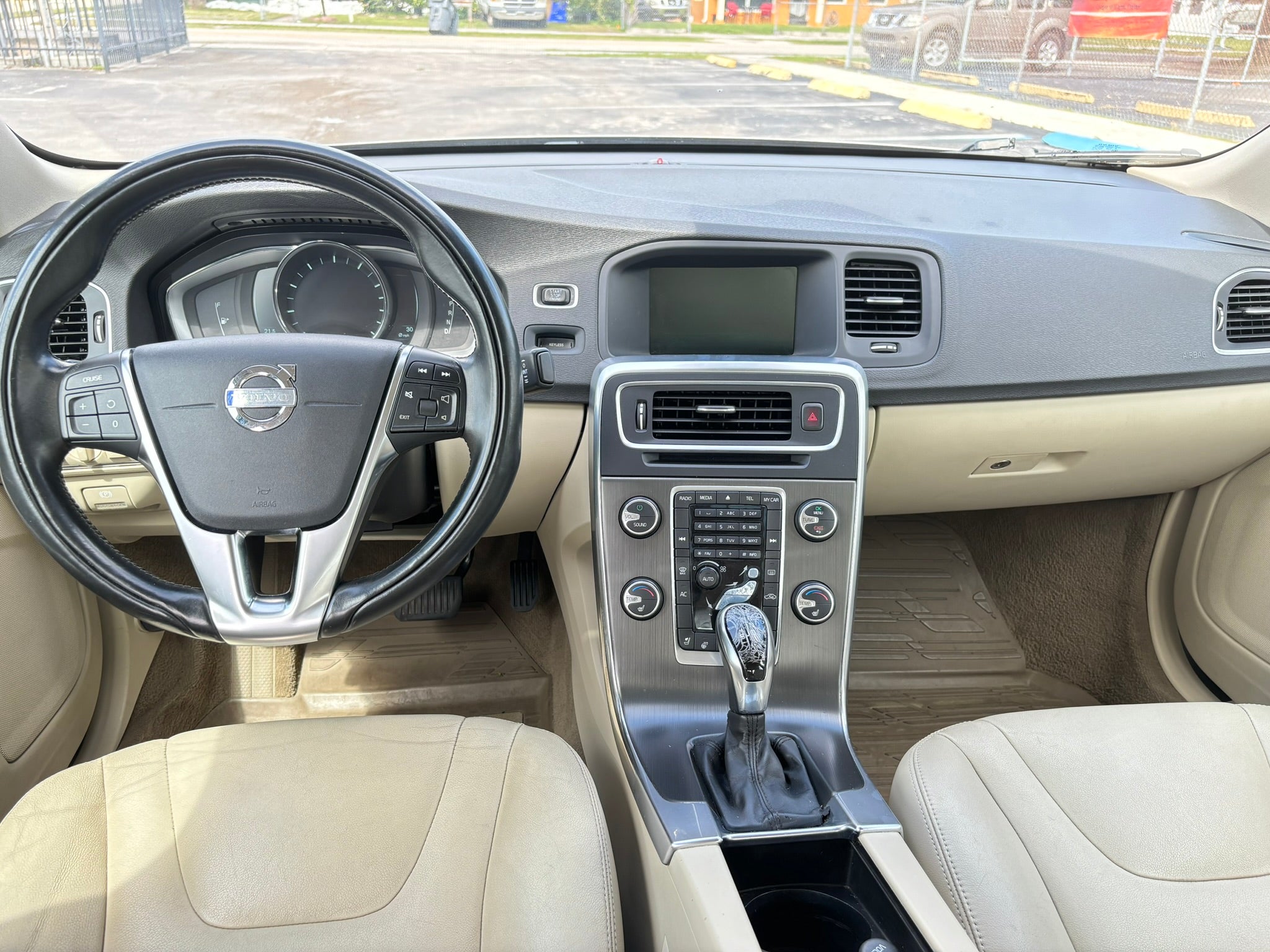 2015 Volvo S60 T5 interior – dashboard and center console