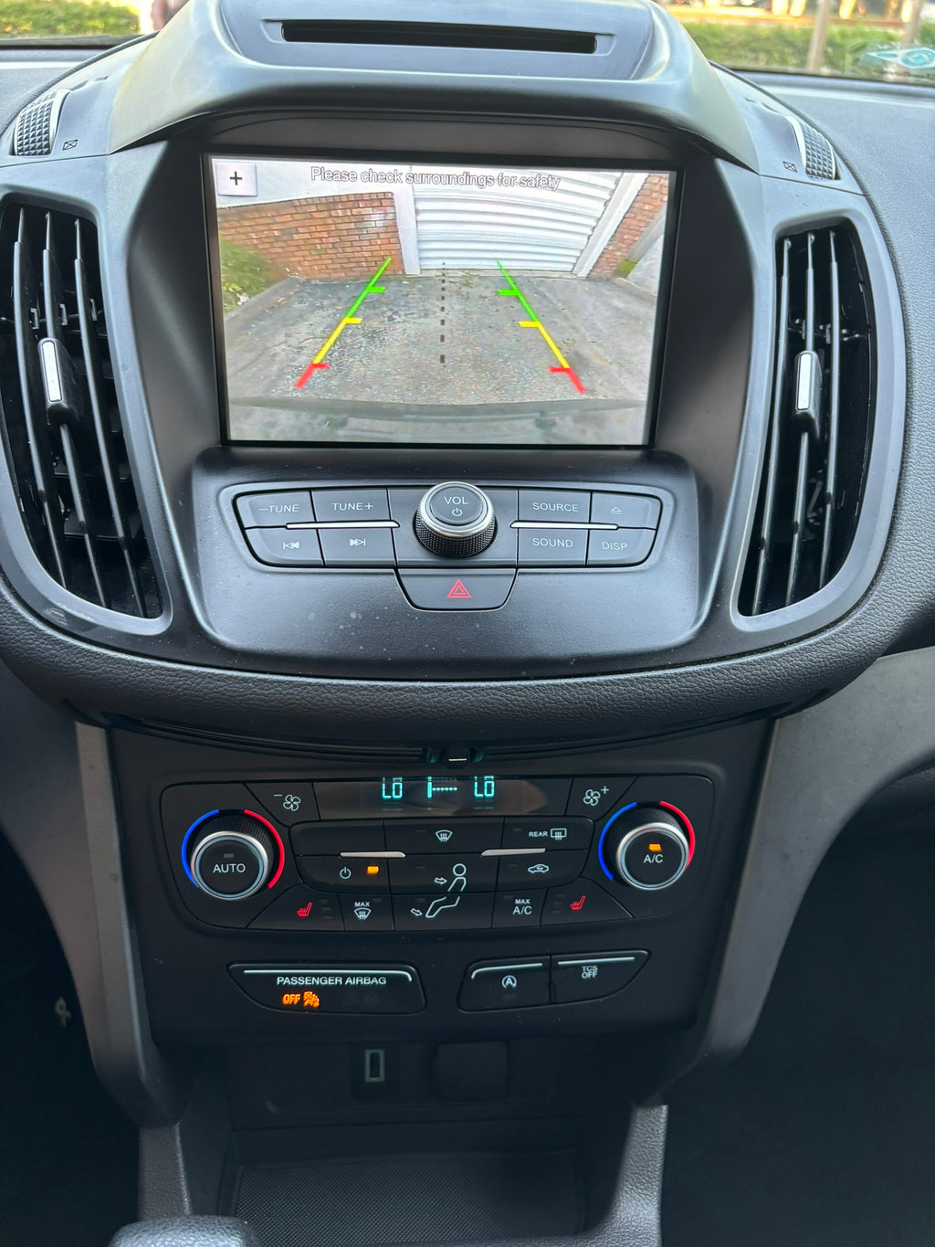 2018 Ford Escape SE interior – infotainment screen and center console 